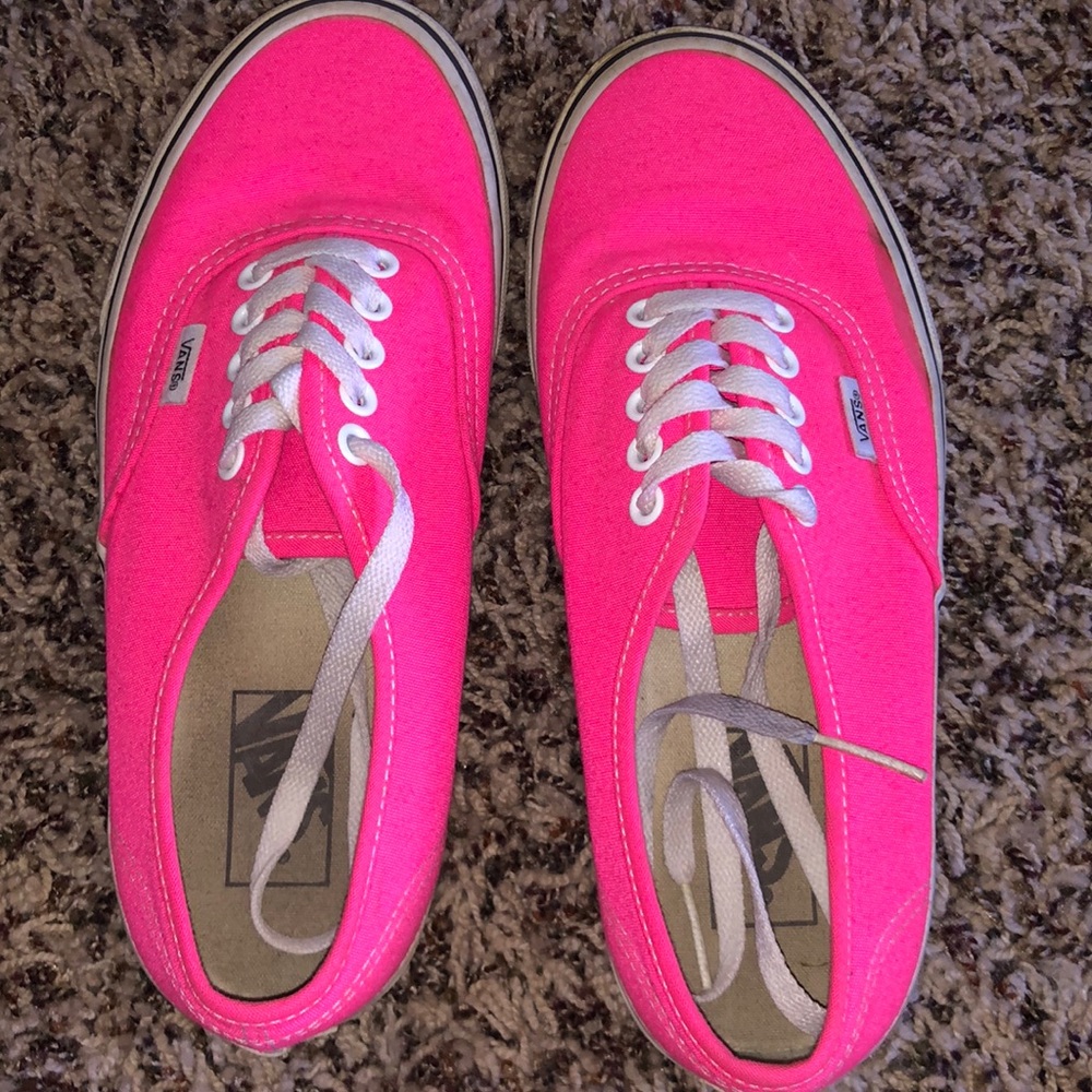 Women’s hot pink low top vans